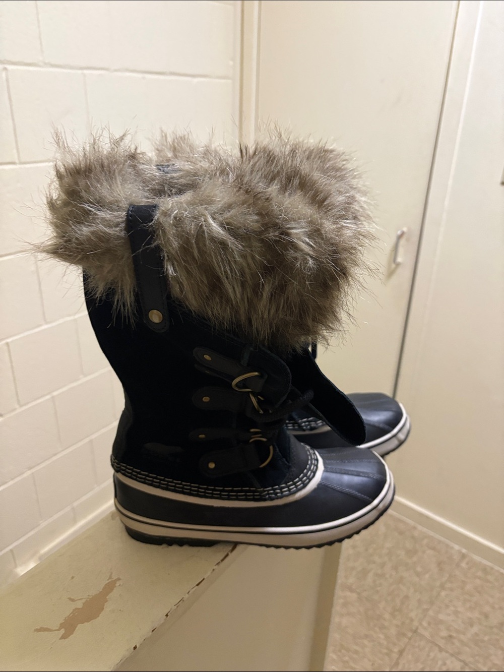 Kids Faux Fur Trim Winter Boots in Black